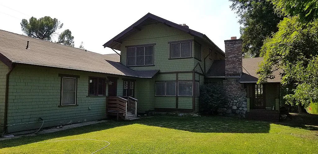 A contemporary photo of the William A. Bowen House, showing its two-story form and green shingle siding.