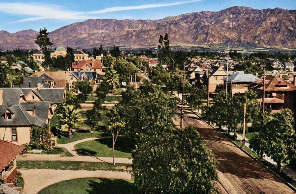 Panoramic view of Pasadena, California circa 1906, showing the growing city where the unbuilt Nurses' Home was designed.