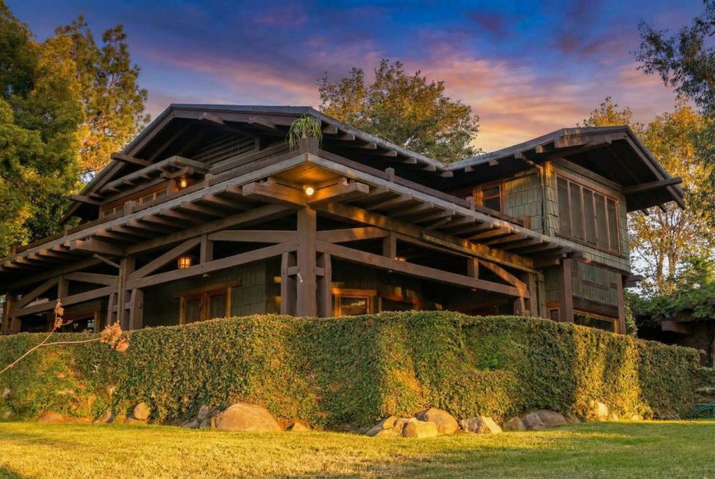 Corner sidewalk view of The Duncan-Irwin House showcasing its organic walls and natural materials.