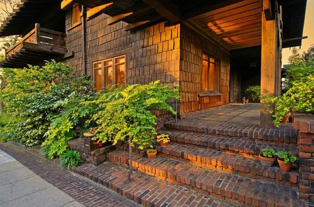 Front entrance steps leading to covered terrace at The Margaret B. S. Clapham Spinks House by Greene & Greene.