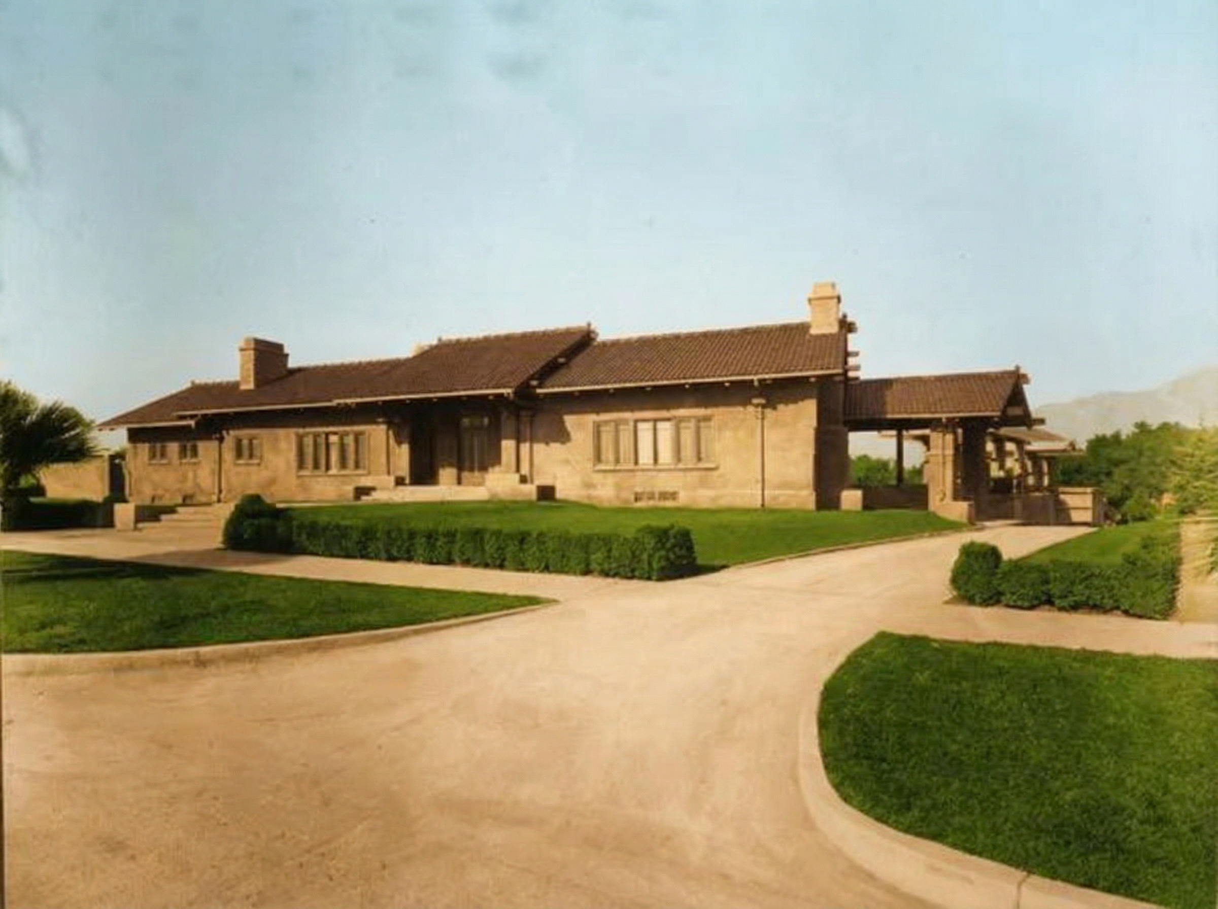 Photograph circa 1915 of the street-facing front facade of the Cordelia A. Culbertson House, a long low building with smooth plastered walls and a tile roof, restrained and almost without ornament