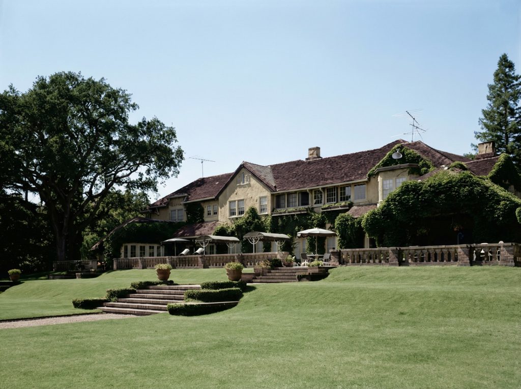 The southeast rear of The Mortimer Fleishhacker Estate viewed from the east in a 1975 HABS survey photograph.
