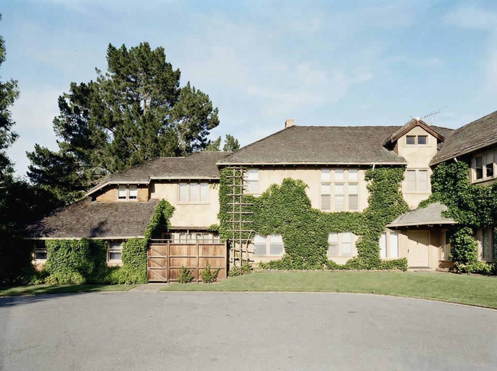 The west front of the north wing of The Mortimer Fleishhacker Estate, seen from the west in a 1975 HABS survey photo.