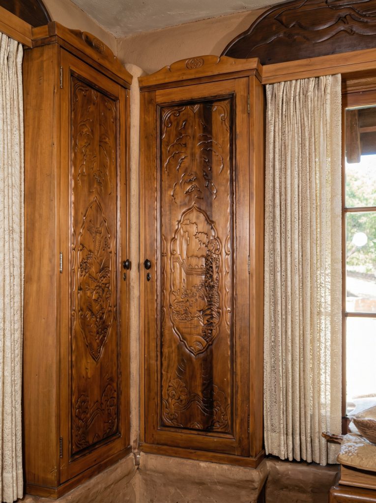 Detail of the card room bookcases in The Mortimer Fleishhacker Estate, as documented by the Historic American Buildings Survey in 1975.
