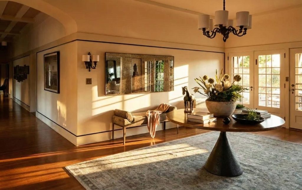 The spacious and welcoming entrance hall of The Mortimer Fleishhacker Estate in a contemporary photograph.